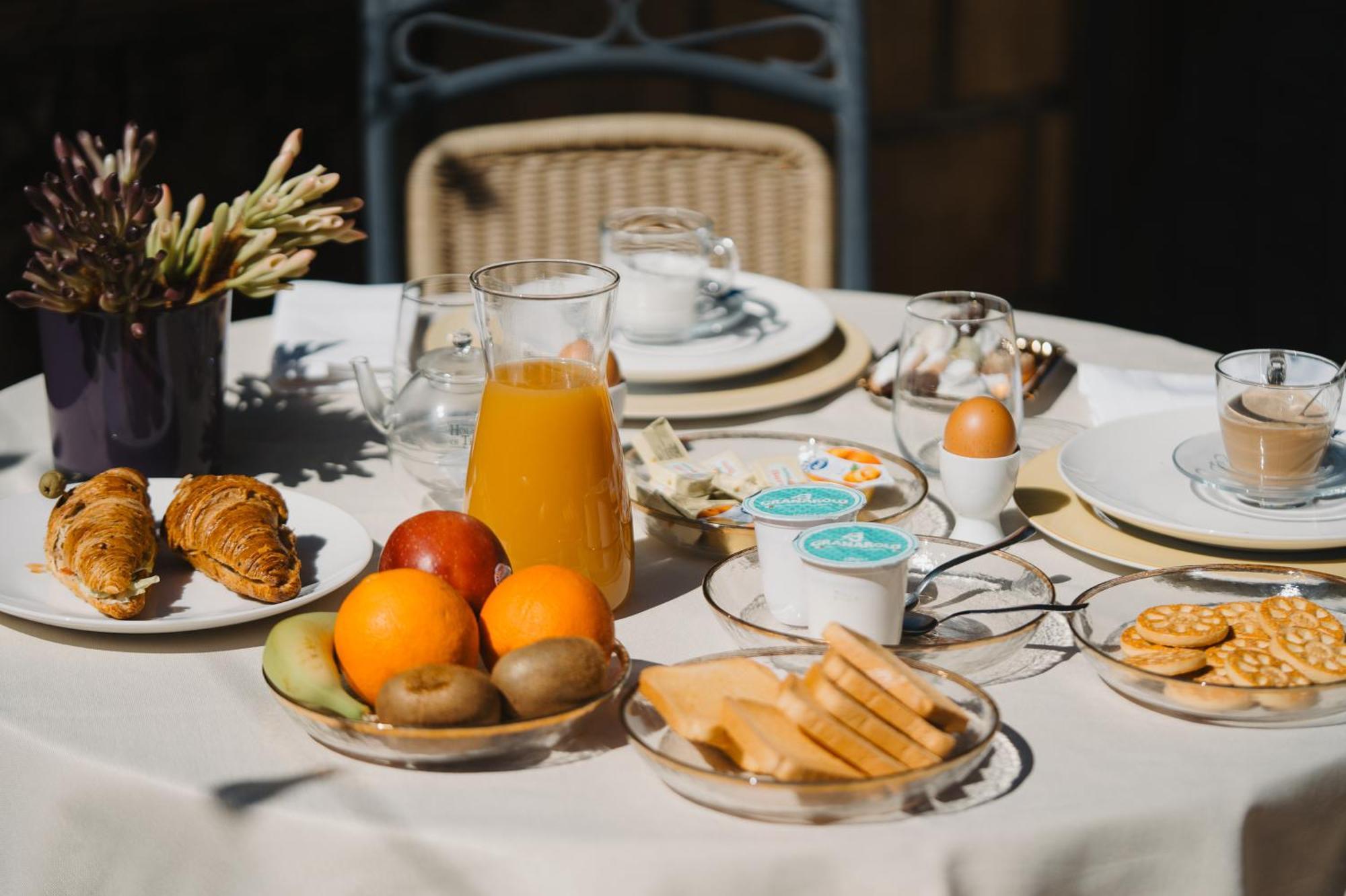 La Dolce Vita Regalbuto Buitenkant foto