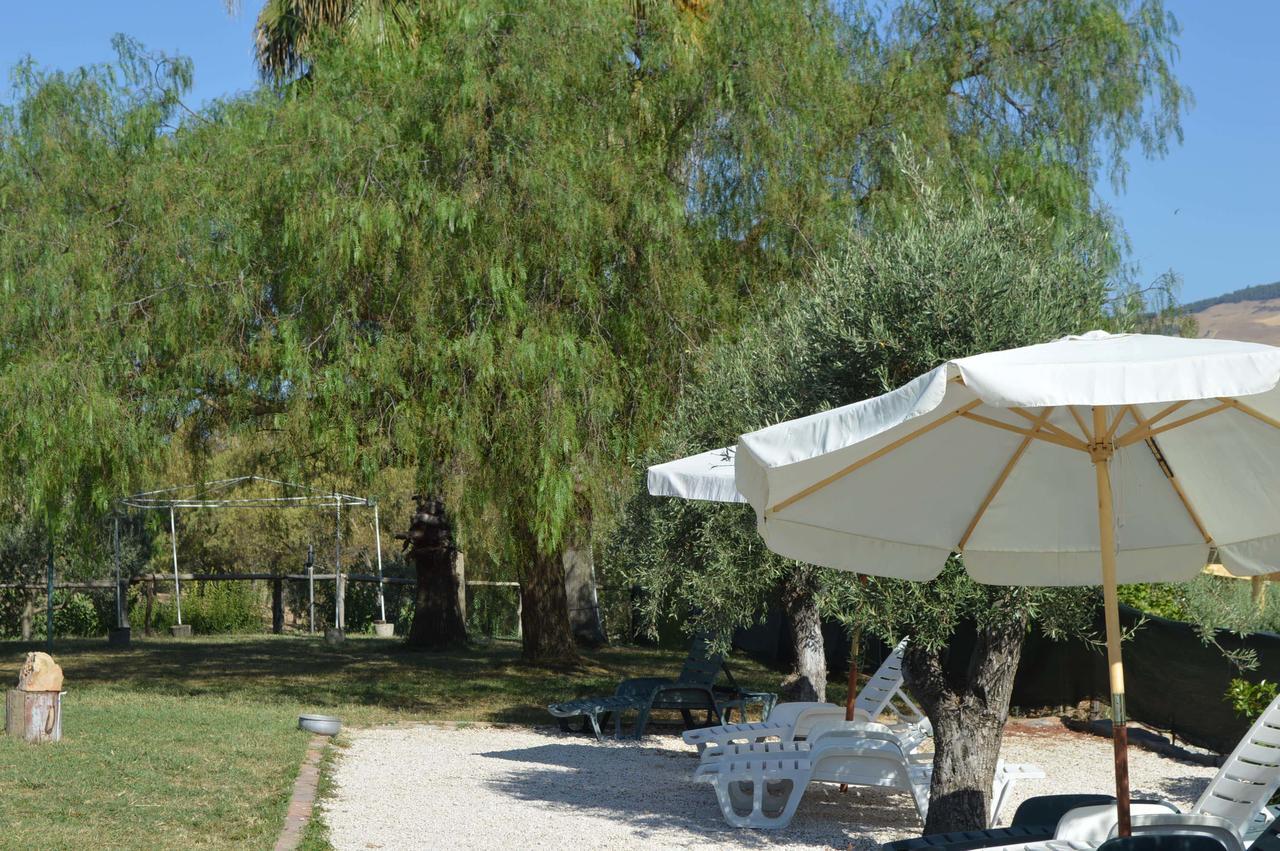 La Dolce Vita Regalbuto Buitenkant foto